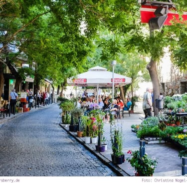 Skyline von Thessaloniki am Thermaischen Golf mit Hafen, Promenade und urbanem Stadtbild