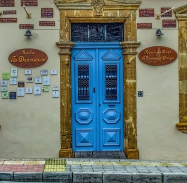 Zentral gelegenes Hotel in Nikosia umgeben von Cafés und Straßen