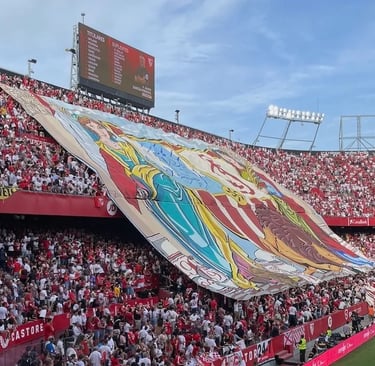 Fans von FC Sevilla und Real Betis beim Sevilla-Derby im Stadion