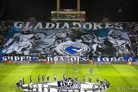 FC Porto Ultras in der Heimkurve im Estádio do Dragão
