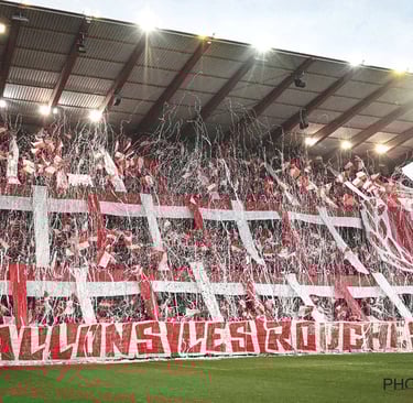 Standard Lüttich Fans im Stadion – Groundhopping und Stadionstimmung in Lüttich
