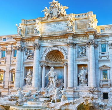 Trevi-Brunnen: „Der Trevi-Brunnen in Rom mit sprudelndem Wasser und kunstvoll gestalteten Skulpturen.