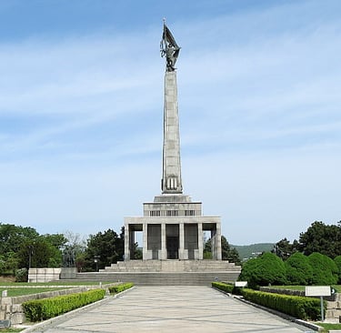 Der Slavin-Hügel in Bratislava mit dem sowjetischen Ehrenmal und Panoramablick über die Stadt.