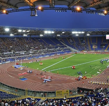 Stadio Olimpico in Rom – Heimstadion der AS Rom, Luftaufnahme mit Blick auf Spielfeld und Tribünen.