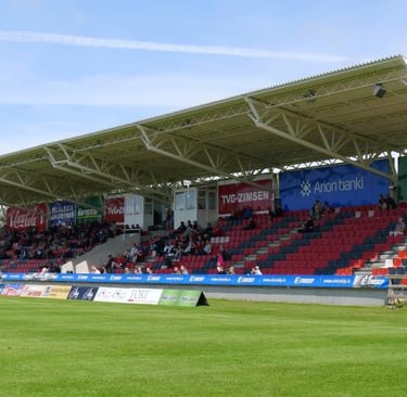 Kleines, ehrliches Stadion mit Blick auf die Berge – der Víkingsvöllur in Reykjavík: 5000 Plätze, viel Herz, kalter Wind und