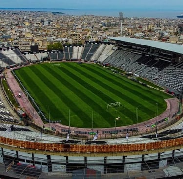 Luftaufnahme des Toumba-Stadion in Thessaloniki – Heimstätte von PAOK Thessaloniki aus der Vogelperspektive