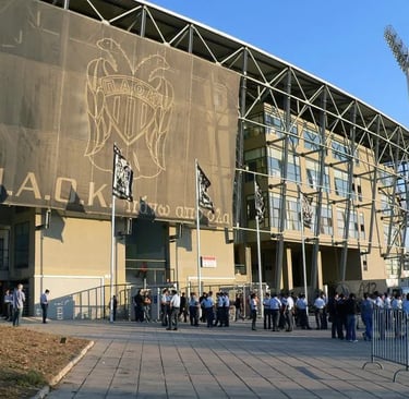 Eingang zum Toumba-Stadion in Thessaloniki – Zugang zur Heimstätte von PAOK Thessaloniki mit Fanbereich und Stadiontoren