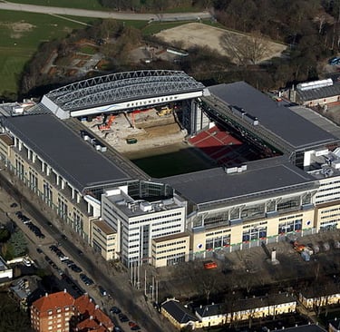 FC Kopenhagen Stadion von oben mit Spielfeld und Tribünen.