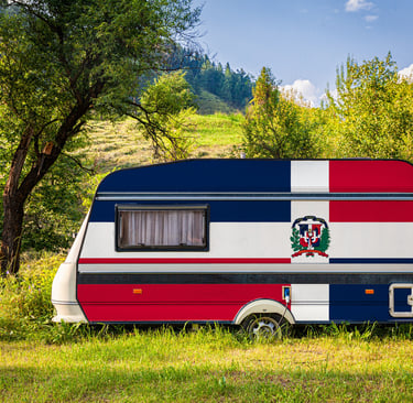 Camping in the Dominican Republic with a DR-flag camper in lush green nature