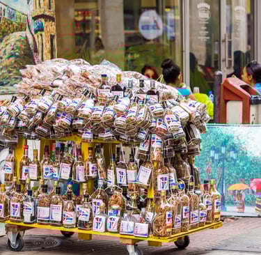 Mamajuana bottles and Dominican art for sale in the streets of Santo Domingo’s Colonial Zone