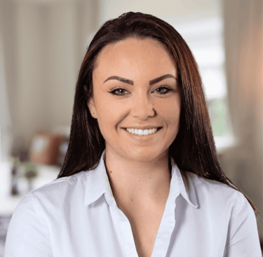 a woman with a white shirt and a white shirt