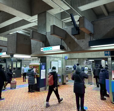 Lionel-Giroux Metro Station ticketing area