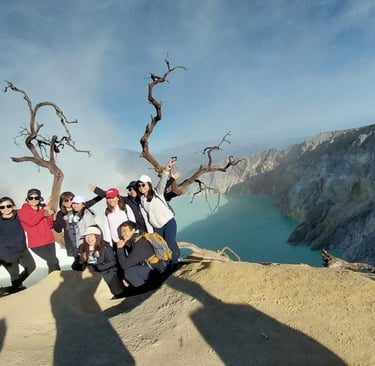 Tumpaksewu Ijen Bromo Tour, Depart from Singapore Day 1 - Arrive SUB at 09.05am (SQ 922) - Brunch (o