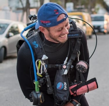 Carlos Contreras instructor de buceo