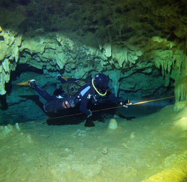 buceo en cuevas con sidemount