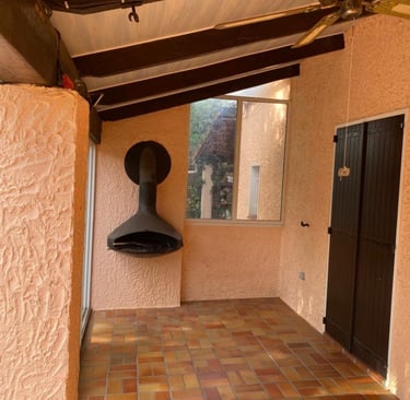 réfection de façade avec pose d'un poele a bois exterieur