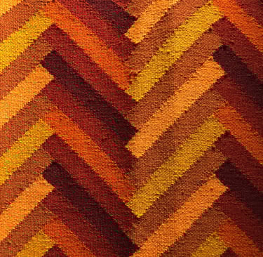 Tissu coloré à la main avec des lignes géométriques