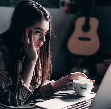 Créatrice OnlyFans perd son emploi