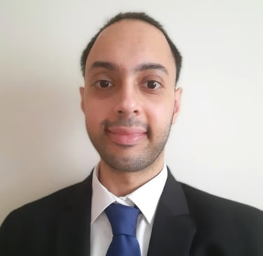 Hadshot photo of Prabdeep Panesar, digital marketer, content strategist and virtual assistant