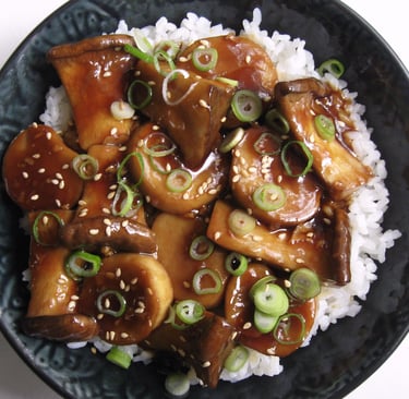 Rice Bowl with Oyster Mushroom Sauce