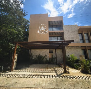 Interior de casa de lujo en Mayakoba Playa del Carmen con acabados premium, diseño moderno y espacio