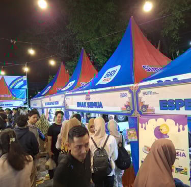 a photographer captured the atmosphere of the MSME market at the BRI stand in the context of harvest