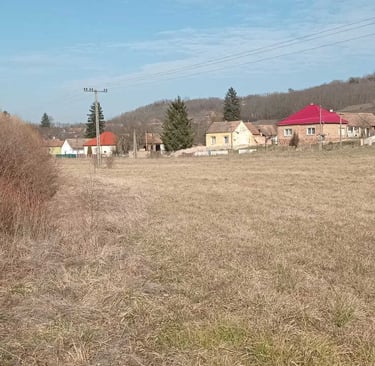 n einem ruhigen, kleinen Dorf etwa 15 km von Kaposvár entfernt, direkt an der Straße zum Balaton, we