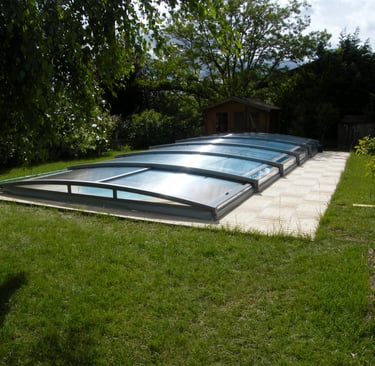 Barnsäker låsning på pooltak – trygghet för hela familjen