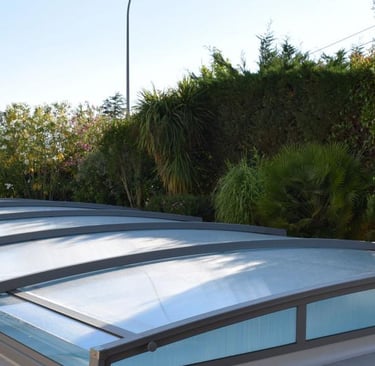 Automatiserad motorisering för teleskopiskt pooltak – smidig öppning och stängning