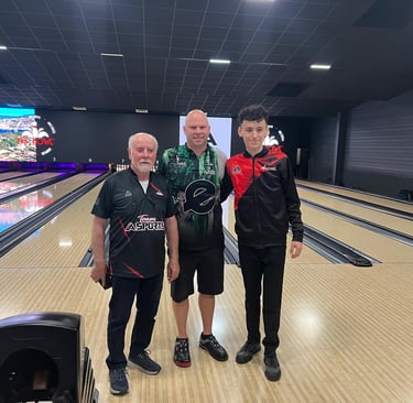 2 Membres du BC houdan avec Tommy Jones