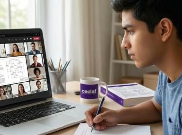Joven Profesional tomando cursos virtuales en vivo con Ceclaf