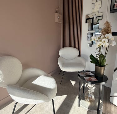 accueil d'un institut de beauté à nancy avec une salle d'attente