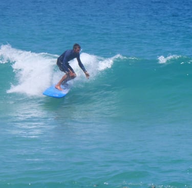 Surf en corse à lozari, île-rousse