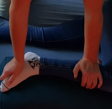 Shiatsu pression en paume sur les membres inférieur pour améliorer la circulation sanguine