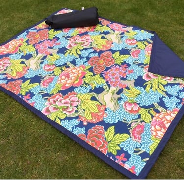 Waterproof backed picnic blanket