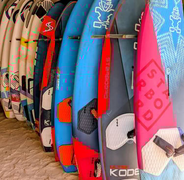 Location de planche à voile et windsurf à l'Ocean Lodge, Baie de Sakalava. Matériel pro pour tous.