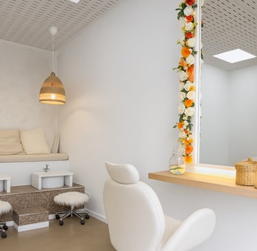 Diseño de uñas de gel y nail art para Navidad 2025 realizado en salón de belleza Glamour Beauty Salon Móstoles Calle Baleares