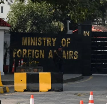 Pakistan Delegation Led by Defence Minister Engages in Crucial Talks with Afghan Taliban in Doha