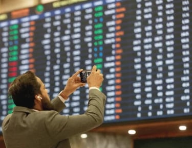 PSX Closes Below 165,000 After Volatile Trading Session Despite Record Volume
