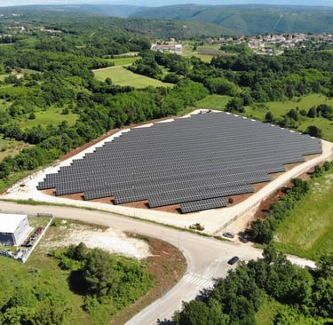 Solarni paneli na zemlji