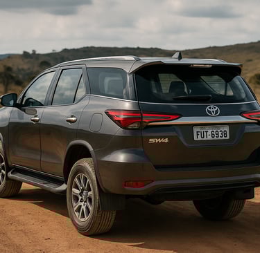 Toyota SW4 usada vista de traseira 3/4, destacando altura, robustez e espaço