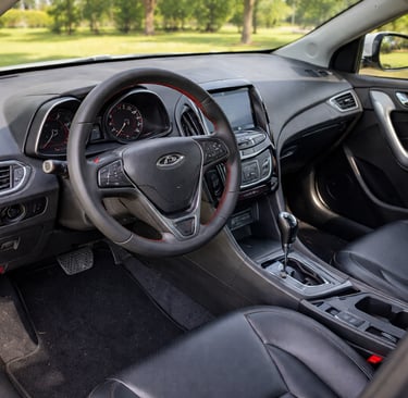 Interior do sedã turbo 2021 da CAOA Arrizo 5 automático com câmbio CVT e central multimídia