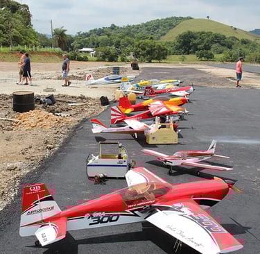 aviões na antiga pista-1