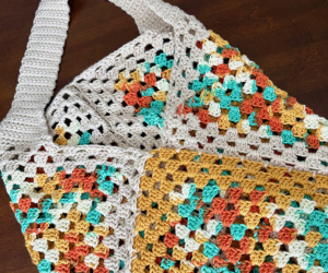 close up of the Clementine Tote crocheted by Beets & Stitches