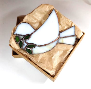 les rameaux, oiseau en vitrail teant dans son bec une branche de rameau