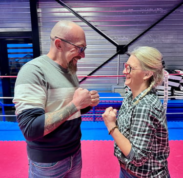 Ludovic et Sandrine Bellemere, président et secrétaire-trésorière du club, en garde de boxe