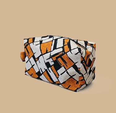 Trousse de toilette et maquillage en wax beige orange noir à motifs africains