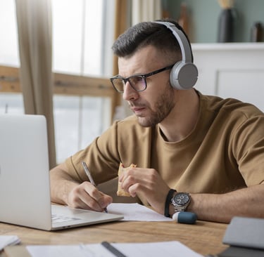 estudiante en linea hombre