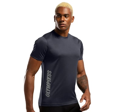 Modelo masculino vestindo camiseta básica preta Olympikus com logo