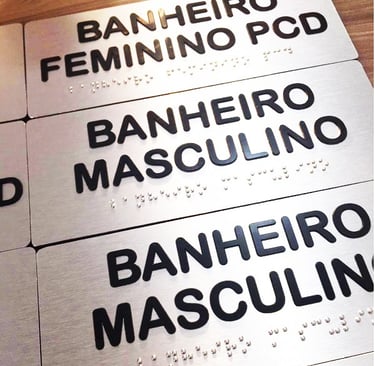 Placa em braile
